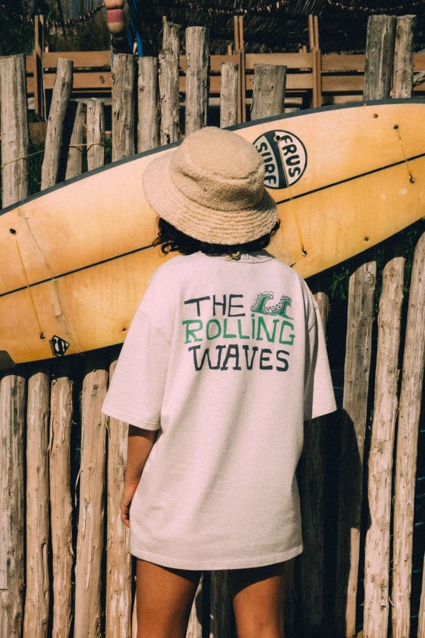 THE ROLLING WAVES TEE -...